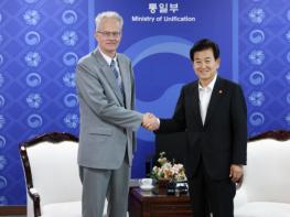 통일부 장관, 주한 스웨덴대사 접견 기사 이미지