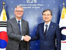 조현 외교부장관, 유엔 평화활동국 사무차장 접견 기사 이미지