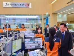 이재명 대통령, 소방청 119 종합상황실 및 국세청 격려 방문 기사 이미지